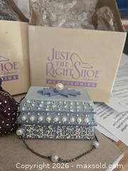 MaxSold Auction: Miniature collectible Art purses - Burnaby (British Columbia, Canada) SELLER MANAGED Downsizing Online Auction - Claude Avenue