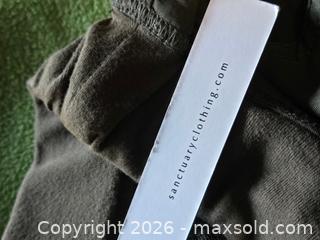 MaxSold Auction: New.  Sanctuary Cotton Capris. - Burnaby (British Columbia, Canada) SELLER MANAGED Downsizing Online Auction - Claude Avenue