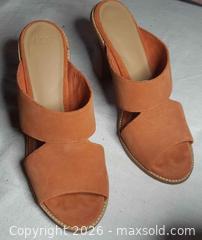 MaxSold Auction: Orange UGG chunk heel. Size 11. Womens shoe - Burnaby (British Columbia, Canada) SELLER MANAGED Downsizing Online Auction - Claude Avenue