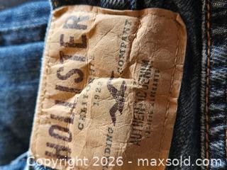 MaxSold Auction: Womens 36x32 Jeans and Cords.  Hollister and Old Navy - Burnaby (British Columbia, Canada) SELLER MANAGED Downsizing Online Auction - Claude Avenue