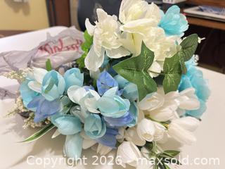 MaxSold Auction: Crafters Square Light Blue/White/Green Silk Flower Stems with Moss (5–10) - Sarnia (Ontario, Canada) PARTNER MANAGED Downsizing Online Auction -  Palmerston Street