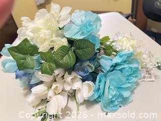 MaxSold Auction: Crafters Square Light Blue/White/Green Silk Flower Stems with Moss (5–10) - Sarnia (Ontario, Canada) PARTNER MANAGED Downsizing Online Auction -  Palmerston Street