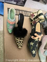 MaxSold Auction: Victorian-Style Miniature Shoes, Purses & Figurines Set (9 pc) - Sarnia (Ontario, Canada) PARTNER MANAGED Downsizing Online Auction -  Palmerston Street