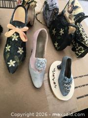 MaxSold Auction: Victorian-Style Miniature Shoes, Purses & Figurines Set (9 pc) - Sarnia (Ontario, Canada) PARTNER MANAGED Downsizing Online Auction -  Palmerston Street