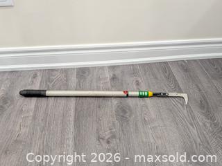 MaxSold Auction: Lee Valley Long-Handled Telescoping Sidewalk Crack Weeder - Cobourg (Ontario, Canada) SELLER MANAGED Moving Online Auction - Burnham Street