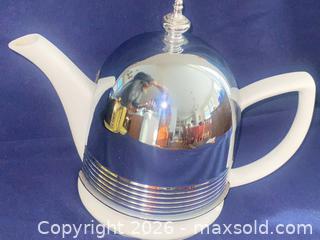 MaxSold Auction: 2 VTG Hall China Forman Family Cozy Teapots - Oxnard (California, USA) PARTNER MANAGED Estate Sale Online Auction - West Fifth Street