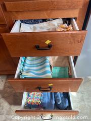 MaxSold Auction: Kitchen Linens - Oxnard (California, USA) PARTNER MANAGED Estate Sale Online Auction - West Fifth Street