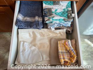 MaxSold Auction: Kitchen Linens - Oxnard (California, USA) PARTNER MANAGED Estate Sale Online Auction - West Fifth Street