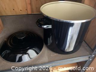 MaxSold Auction: Le Creuset Pot & Original CrockPot Slow Cooker  - Oxnard (California, USA) PARTNER MANAGED Estate Sale Online Auction - West Fifth Street