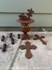 MaxSold Auction: Metal Outdoor Decor - Oxnard (California, USA) PARTNER MANAGED Estate Sale Online Auction - West Fifth Street