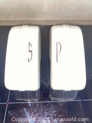 MaxSold Auction: Vintage Salt & Pepper Shakers & Other Glassware - Oxnard (California, USA) PARTNER MANAGED Estate Sale Online Auction - West Fifth Street