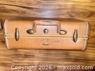 MaxSold Auction: Vintage Samsonite Art Deco Brown Hardcase & Endura Travel Clock - Oxnard (California, USA) PARTNER MANAGED Estate Sale Online Auction - West Fifth Street