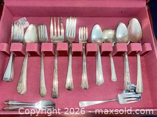 MaxSold Auction: VTG Rogers Silverplate Deluxe Plate Flatware Set - Oxnard (California, USA) PARTNER MANAGED Estate Sale Online Auction - West Fifth Street