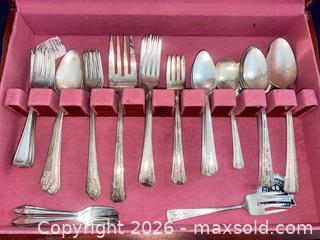 MaxSold Auction: VTG Rogers Silverplate Deluxe Plate Flatware Set - Oxnard (California, USA) PARTNER MANAGED Estate Sale Online Auction - West Fifth Street