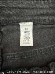 MaxSold Auction: Jeans Shorts - Toronto (Ontario, Canada) SELLER MANAGED Downsizing Online Auction - Yonge (CONDO)