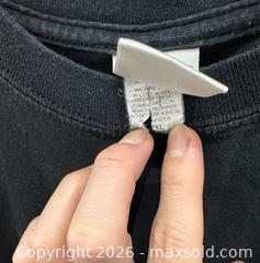 MaxSold Auction: Vintage Hard Rock Hotel Las Vegas T-shirt - Toronto (Ontario, Canada) SELLER MANAGED Downsizing Online Auction - Yonge (CONDO)