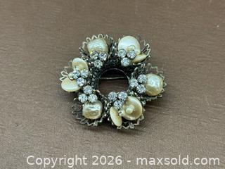 MaxSold Auction: Vintage Costume Jewelry in Velvet LIned Jewelry Box  - Toronto (Ontario, Canada) PARTNER MANAGED Estate Sale Online Auction -  Esander Drive (STORAGE)