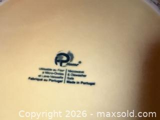 MaxSold Auction: Bakeware Set with Glass, Enamel & Metal Pans B - Barrie (Ontario, Canada) Downsizing Online Auction - Wessenger Drive