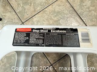 MaxSold Auction: Rubbermaid White Step Stool, Chrome Step Stool & Stainless Trash Can C - Barrie (Ontario, Canada) Downsizing Online Auction - Wessenger Drive