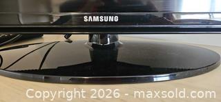 MaxSold Auction: Samsung 32" LED TV UN32EH5300F (2013) A - Barrie (Ontario, Canada) Downsizing Online Auction - Wessenger Drive