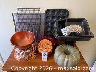 MaxSold Auction: Baking Pans - Oakland (California, USA) PARTNER MANAGED Estate Sale Online Auction - Monterey Boulevard