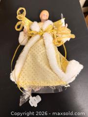 MaxSold Auction: Christmas Decor - Oakland (California, USA) PARTNER MANAGED Estate Sale Online Auction - Monterey Boulevard