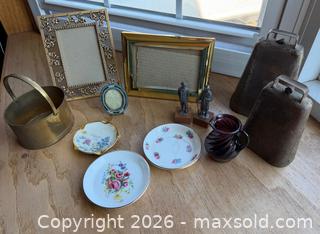 MaxSold Auction: Frames Brass & Glass - Oakland (California, USA) PARTNER MANAGED Estate Sale Online Auction - Monterey Boulevard