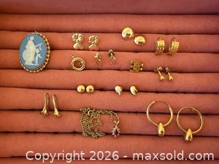 MaxSold Auction: Unmarked gold tone jewelry - Oakland (California, USA) PARTNER MANAGED Estate Sale Online Auction - Monterey Boulevard