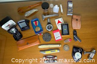 MaxSold Auction: Vintage Travel & Grooming Kit - Oakland (California, USA) PARTNER MANAGED Estate Sale Online Auction - Monterey Boulevard