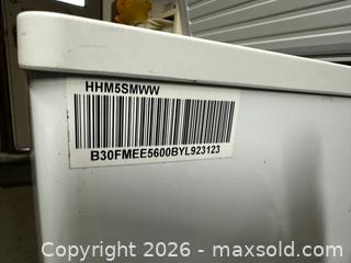 MaxSold Auction: Hotpoint HHM5SM AWW Chest Freezer, White - San Francisco (California, USA) SELLER MANAGED Downsizing Online Auction - Hudson Avenue