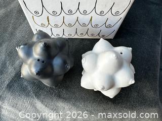 MaxSold Auction: Jonathan Adler Aphrodite Set Salt and Pepper Shaker, One Size, Black and White - San Francisco (California, USA) SELLER MANAGED Downsizing Online Auction - Hudson Avenue