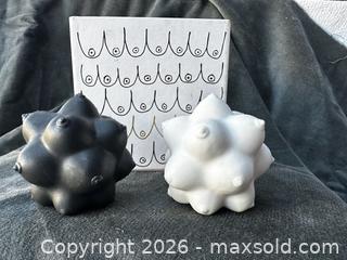 MaxSold Auction: Jonathan Adler Aphrodite Set Salt and Pepper Shaker, One Size, Black and White - San Francisco (California, USA) SELLER MANAGED Downsizing Online Auction - Hudson Avenue