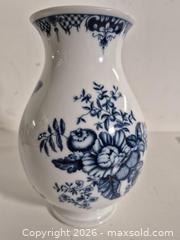 MaxSold Auction: Vintage Royal Worcester "Hanbury" Fine Porcelain Vase - Oshawa (Ontario, Canada) SELLER MANAGED Commercial Liquidation Online Auction - Bond Street West