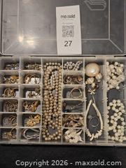 MaxSold Auction: COSTUME JEWLERY LOT - Hamilton (Ontario, Canada) SELLER MANAGED Estate Sale Online Auction -  Glendale Avenue South