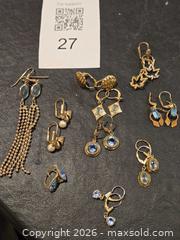 MaxSold Auction: COSTUME JEWLERY LOT - Hamilton (Ontario, Canada) SELLER MANAGED Estate Sale Online Auction -  Glendale Avenue South