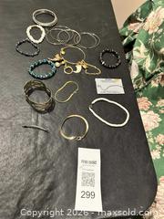 MaxSold Auction: LARGE costume jewelery lot - Hamilton (Ontario, Canada) SELLER MANAGED Estate Sale Online Auction -  Glendale Avenue South