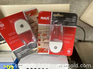 MaxSold Auction: Light bulbs - Hamilton (Ontario, Canada) SELLER MANAGED Estate Sale Online Auction -  Glendale Avenue South