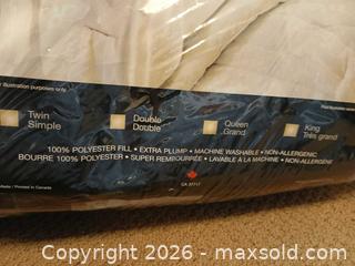MaxSold Auction: New Queen Duvet & New Pillows - Hamilton (Ontario, Canada) SELLER MANAGED Estate Sale Online Auction -  Glendale Avenue South