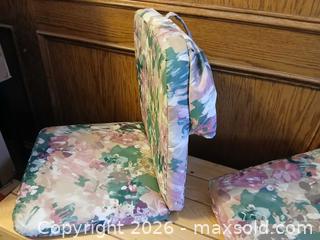 MaxSold Auction: Outdoor Chair & Cushions - Hamilton (Ontario, Canada) SELLER MANAGED Estate Sale Online Auction -  Glendale Avenue South
