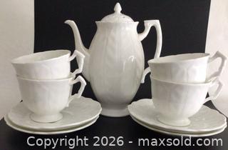 MaxSold Auction: White Aynsley Teapot and Teacups - Aurora (Ontario, Canada) PARTNER MANAGED Downsizing Online Auction - Murray Drive