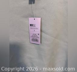 MaxSold Auction: Lot of new with tags sweater / shorts from wild fable (Target) - Ottawa (Ontario, Canada) SELLER MANAGED Downsizing Online Auction - Darvoy Mews