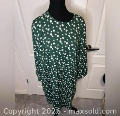 MaxSold Auction: Women’s new with tags green dress - Ottawa (Ontario, Canada) SELLER MANAGED Downsizing Online Auction - Darvoy Mews