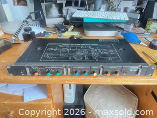MaxSold Auction: Boss DE-200 Digital Rack Delay  - Toronto (Ontario, Canada) SELLER MANAGED Downsizing Online Auction -  Bathurst Street (CONDO)