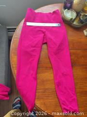 MaxSold Auction: Lululemon Workout Set--brand new - Toronto (Ontario, Canada) SELLER MANAGED Downsizing Online Auction -  Bathurst Street (CONDO)