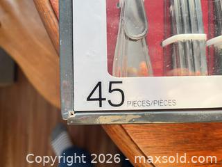 MaxSold Auction: Master Chef Cutlery Set-Brand New - Toronto (Ontario, Canada) SELLER MANAGED Downsizing Online Auction -  Bathurst Street (CONDO)