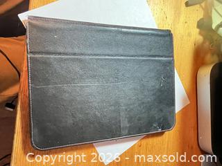 MaxSold Auction: Old Computers/iPad x 3 - Toronto (Ontario, Canada) SELLER MANAGED Downsizing Online Auction -  Bathurst Street (CONDO)