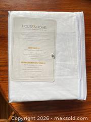 MaxSold Auction: Queen Bedsheet set--brand new - Toronto (Ontario, Canada) SELLER MANAGED Downsizing Online Auction -  Bathurst Street (CONDO)