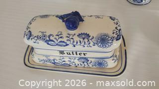 MaxSold Auction: Blue Onion - Ceramic Kitchen Canister Set - Ottawa (Ontario, Canada) SELLER MANAGED Downsizing Online Auction - Sarsfield Road
