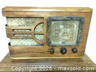 MaxSold Auction: RCA Victor 86-T Tabletop / Mantel Tube Radio - Ottawa (Ontario, Canada) SELLER MANAGED Downsizing Online Auction - Sarsfield Road