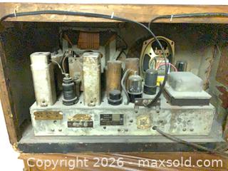 MaxSold Auction: RCA Victor 86-T Tabletop / Mantel Tube Radio - Ottawa (Ontario, Canada) SELLER MANAGED Downsizing Online Auction - Sarsfield Road